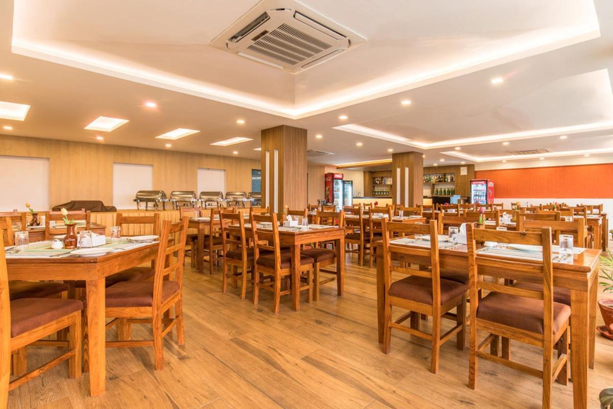 Park Safari Resort, Chitwan National Park エクステリア 写真